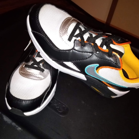 nike air max excee d2n